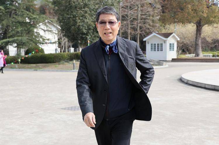 扒下小裙子小内打屁股