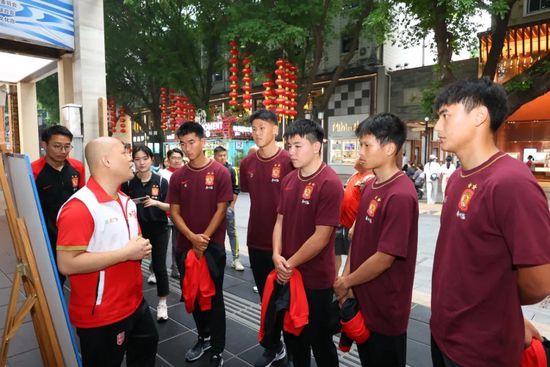 亚洲三级视频