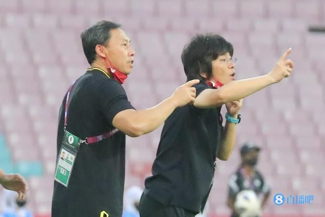一边摸上面一边摸下面视频