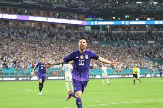 美女露出隐私部位