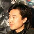 医生检查女模特身体